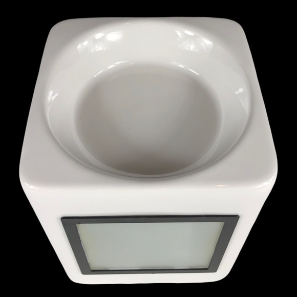 Scentsy Sleek White Custom Full Size Wax Warmer - Picture 2 of 4